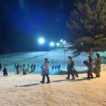 ピットーレ岩原本店　 ナイターで輝くゲレンデ